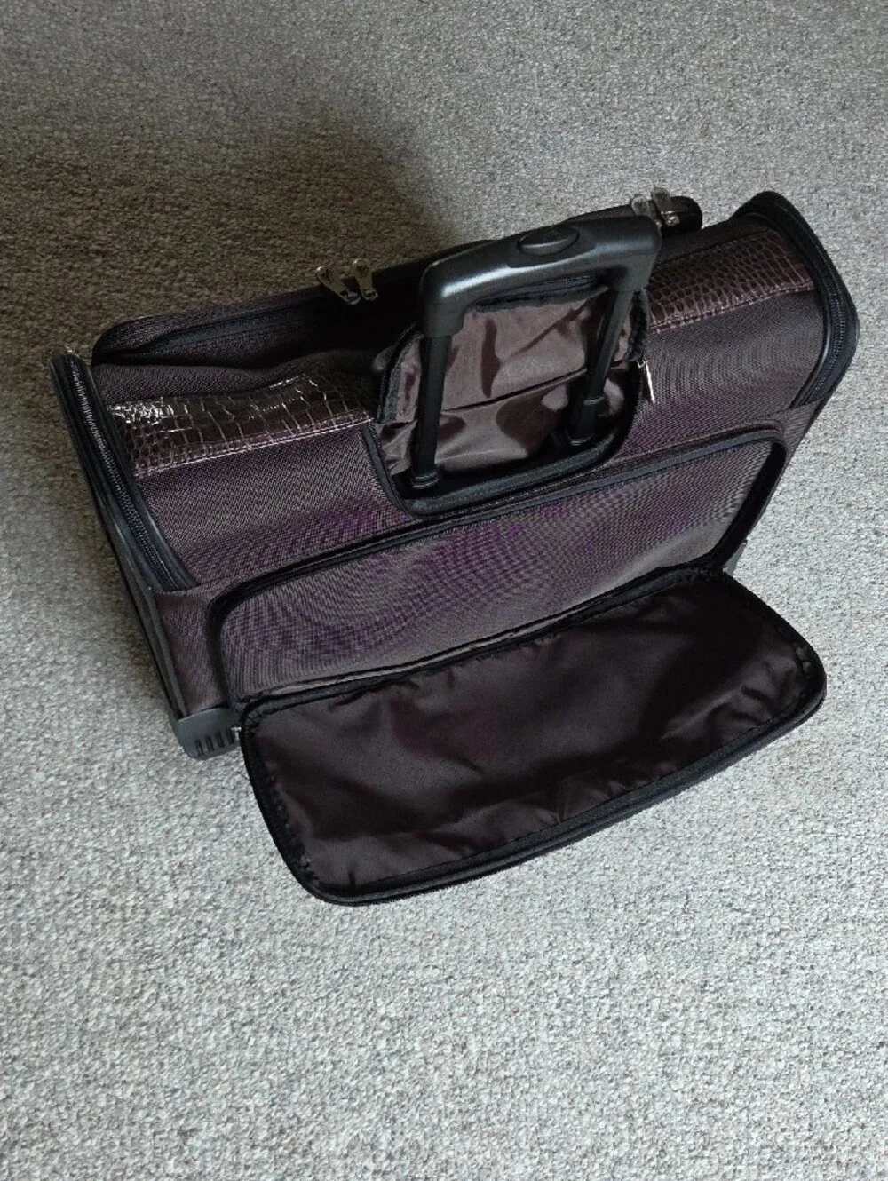 Brown 4 Wheels Rolling Carryon Travel Bag - Classic Professional Carry.